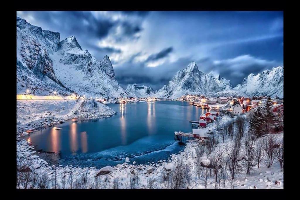 Reine Retro Villa - Cozy Villa With A Fantastic View Екстериор снимка