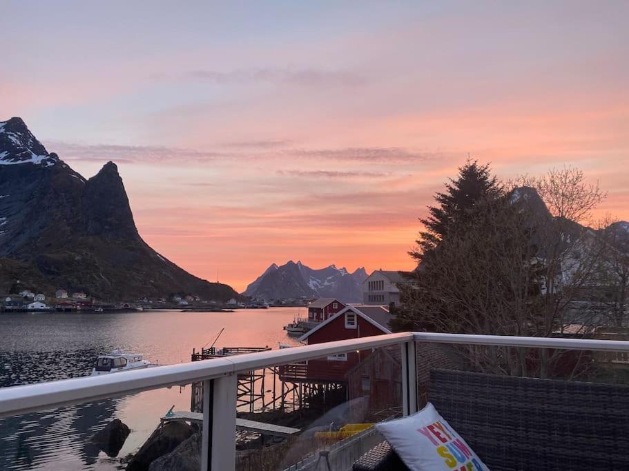 Reine Retro Villa - Cozy Villa With A Fantastic View Екстериор снимка