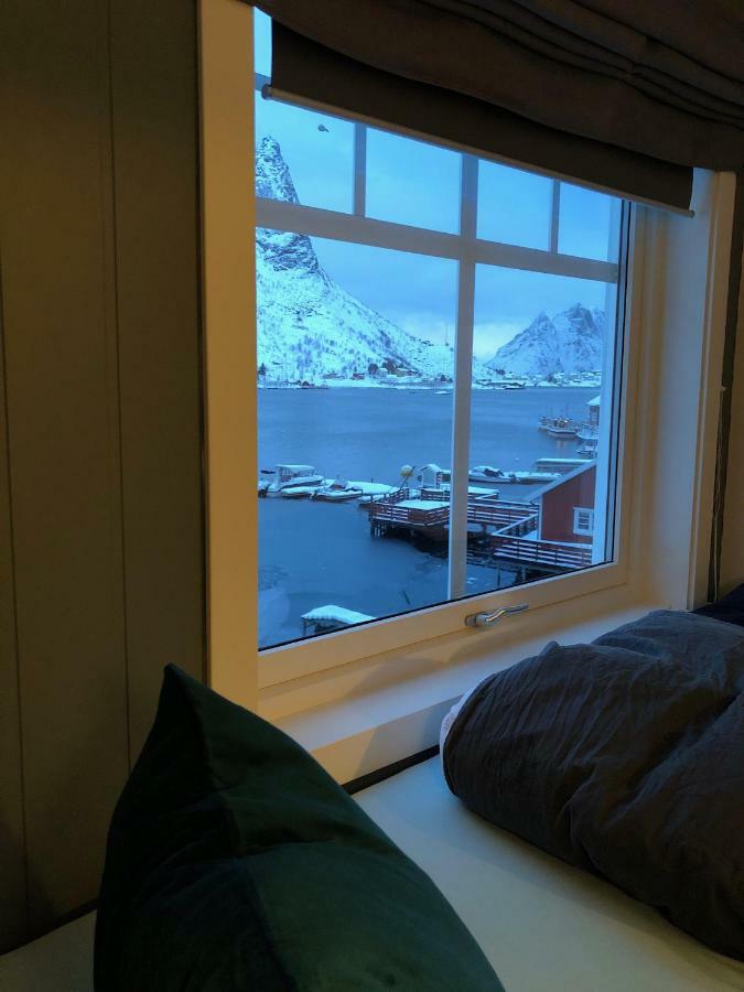 Reine Retro Villa - Cozy Villa With A Fantastic View Екстериор снимка